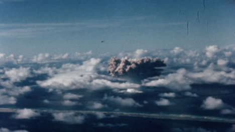 1946-Baker-Atombombe-Während-Der-Operation-Kreuzung-Am-Bikini-Atoll-001