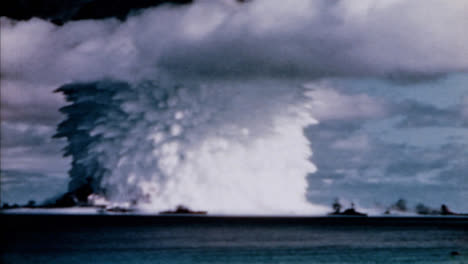 1946-Baker-Atombombe-Während-Der-Operation-Kreuzung-Am-Bikini-Atoll-019