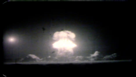 1957-Priscilla-Atomic-Bomb-Blast-During-Operation-Plumbbob-02