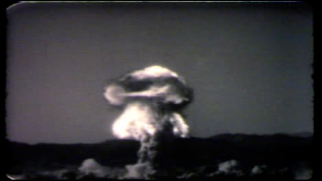 1957-Priscilla-Atomic-Bomb-Blast-During-Operation-Plumbbob-03