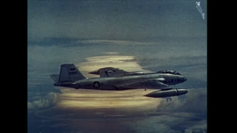 1958-Amerikanisches-Flugzeug-B-57b-Probenahme-Von-Wolken-Während-Des-Thermonuklearen-Tests-Im-Bikini-Atoll