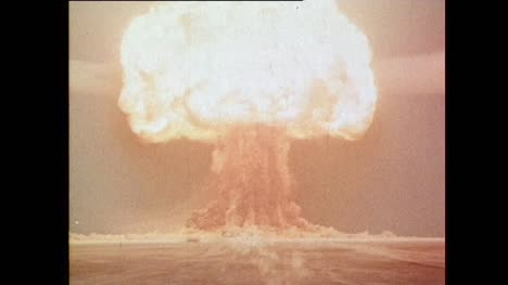 1953-Atomic-Bomb-Explosion-05
