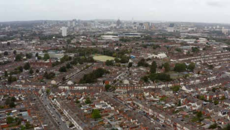 Drone-Shot-Pasando-Por-Urbanizaciones-De-Birmingham-02