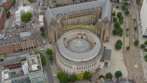 Plano-De-Drone-Cenital-Orbitando-La-Biblioteca-Central-De-Manchester-04