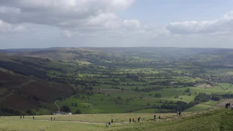 Drone-Shot-Pulling-Away-from-Peak-District-Skyline-01