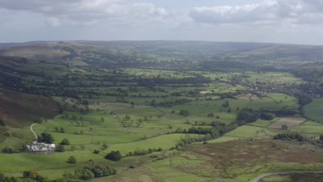 Drone-Shot-Pulling-Away-from-Peak-District-Skyline-02