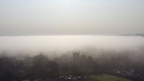 Drohnenschuss-Umkreist-Inselkirche-Im-Nebel-06