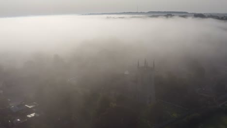 Drone-Shot-Orbitando-La-Iglesia-Islip-En-Mist-09