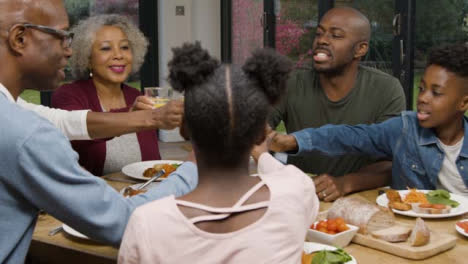 Family-Bringing-Their-Drinks-Together-to-Say-Cheers-Before-Meal