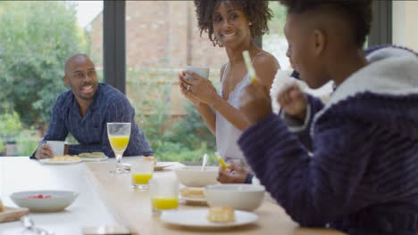 Family-Talking-and-Laughing-Together-Over-Breakfast