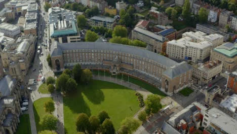 Disparo-De-Dron-Orbitando-Alrededor-Del-Edificio-Del-Ayuntamiento-De-Bristol-Versión-Corta-1-De-2