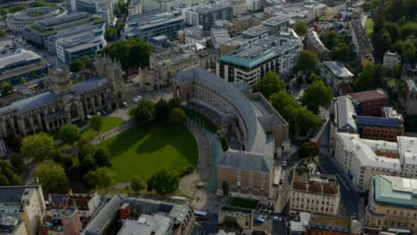 Drone-Shot-Alejándose-Del-Edificio-Del-Ayuntamiento-De-Bristol-En-Bristol-Versión-Larga