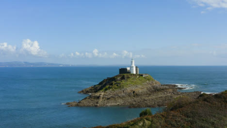 Drone-Shot-Approaching-Mumbles-Lighthouse-In-Swansea-02