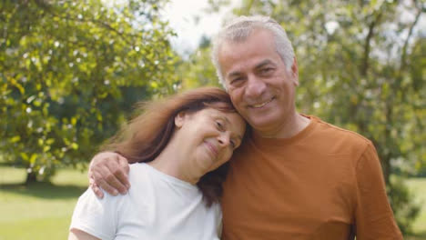 Senior-Couple-Portrait-In-Lush-Gardens-02