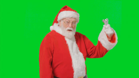 Porträtaufnahme-Des-Weihnachtsmanns,-Der-Vor-Einem-Grünen-Bildschirm-Eine-Glocke-Läutet