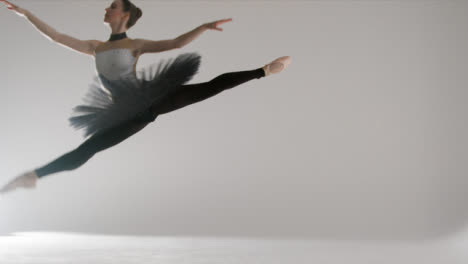 Wide-Shot-of-a-Ballet-Dancer-Dancing-on-Pointe-and-Jumping