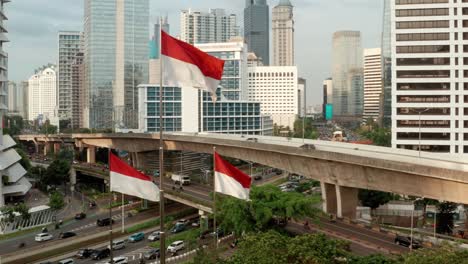 Drohnenschuss-Umkreist-Indonesische-Flaggen-In-Der-Innenstadt-Von-Jakarta