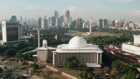 Drone-Shot-of-Istiqlal-Mosque-in-Jakarta