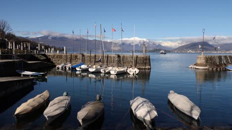 Pequeño-Puerto-En-Lago-Maggiore-En-Italia