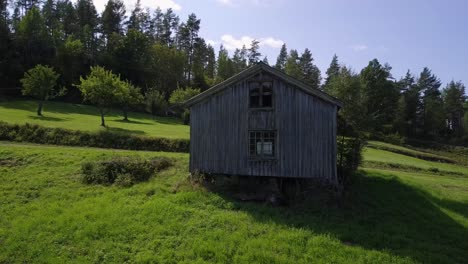 Pan-Reveal-of-Swedish-Red-Barn-House-in-Forrest