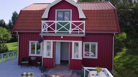 Pan-of-Barn-House-in-Sweden-with-Decking
