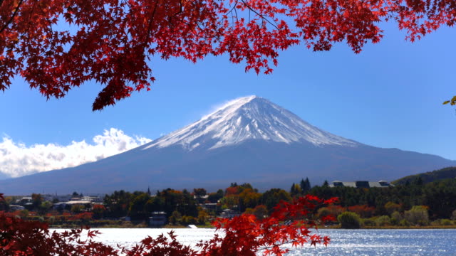 Monte-Fuji-en-Color-de-otoño,-Japón