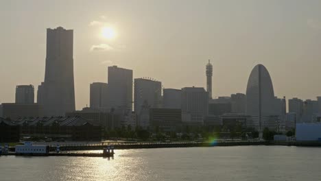 Hermosa-arquitectura-del-edificio-en-la-ciudad-de-Yokohama-Japón
