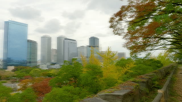 Schöne-Architektur,-Außenaufnahme-von-Gebäuden-in-der-Stadt-Osaka-Japan