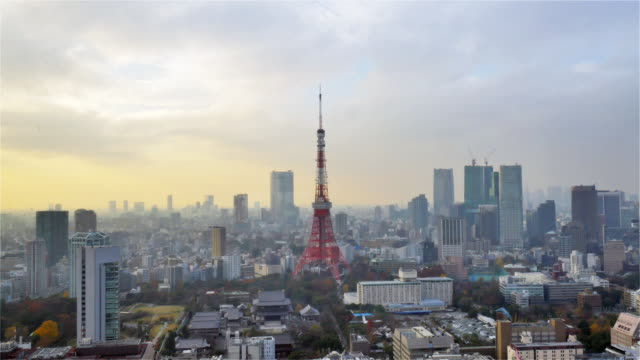 Tokio-Torre-atardecer-de-lapso-de-tiempo-en-día-nublado