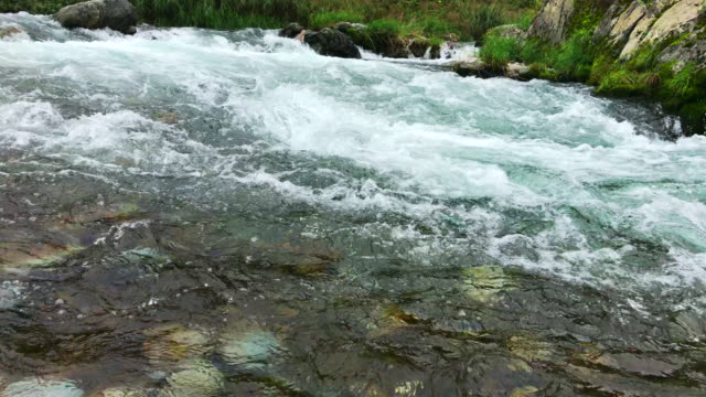 4K-video-genommen-die-natürliche-Flüsse-in-Japan