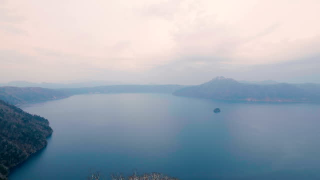 Lake-Mashu-in-Akan-Nationalpark,-Hokkaido,-Japan,-gefilmt-in-4K