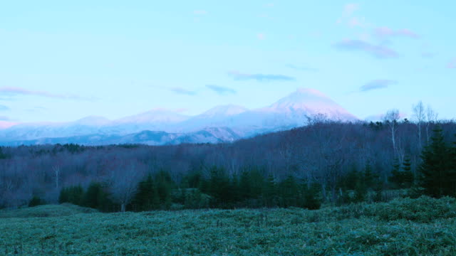 Mt.Rausu,in-Parque-Nacional-de-Shiretoko,-Hokkaido,-Japón,-filmada-en-4K