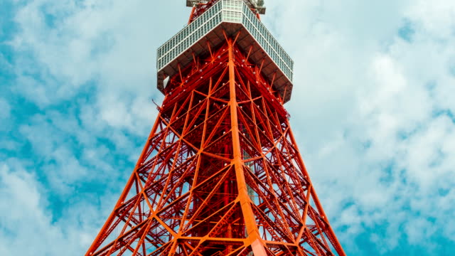 Time-lapse-of-Tokyo-tower-in-blue-sky