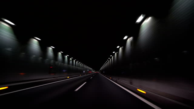 en-el-oscuro-túnel-de-conducción