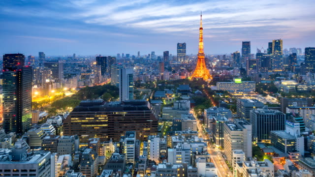 Vista-aérea-de-la-torre-de-Tokio-y-Tokyo-horizonte-paisaje-al-atardecer,-Japón