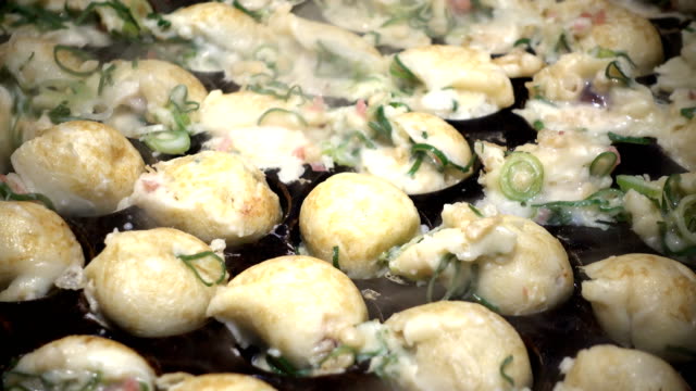 La-merienda-de-frito-dumpling-de-Takoyaki.-Comida-callejera-de-japonés