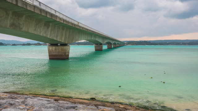 Timelapse-video-of-Kouri-Island-bridge-in-Okinawa,-Japan-Time-Lapse-4K