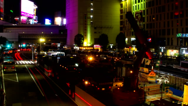 Nacht-Zeitraffer-4K-in-Shibuya-Osten-Tor-Breite-Schuss-hohen-Winkel-vergrößern