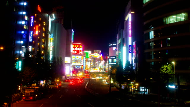 Lapso-de-noche-4K-en-Shinjuku-yasukuni-Avenida-gran-tiro