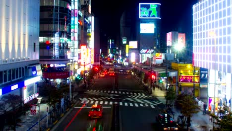 Night-lapse-4K-nearby-Odakyu-bldg.-at-Shinjuku-west-side-zoom-in