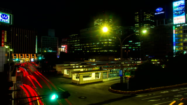 Nacht-Zeitraffer-4K-in-Shinjuku-bus-rotary-Ostseite
