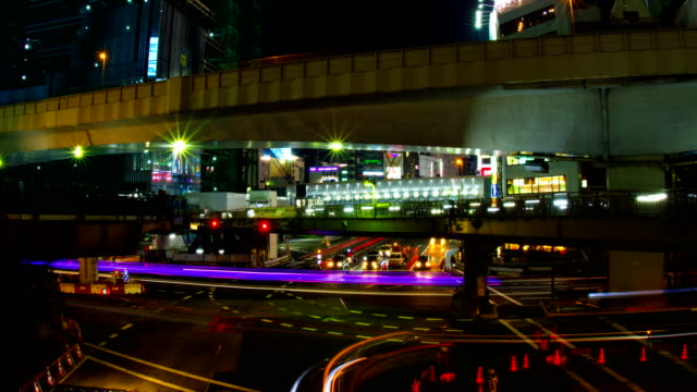 Intersection-near-shibuya-station-night-lapse-4K-slow-shutter-zoom-out