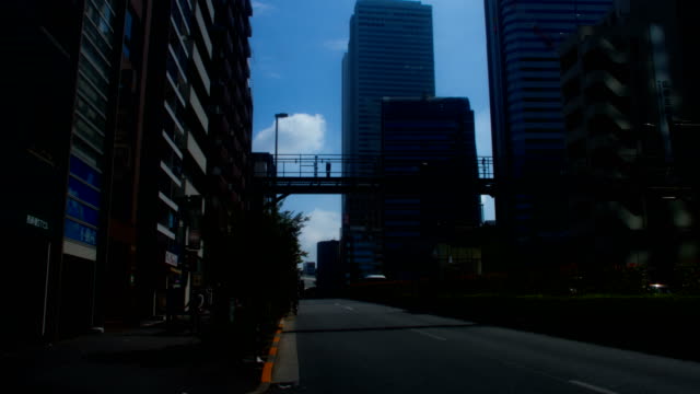 Resolución-Hyper-lapso-4K-en-la-Avenida-Yasukuni-en-lado-del-oeste-de-Shinjuku