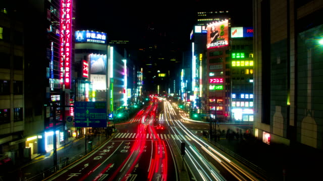 Lapso-de-la-noche-en-el-lado-sur-de-la-inclinación-hacia-abajo-de-Shinjuku