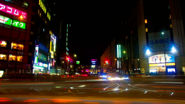 Lapso-de-la-noche-en-el-obturador-lento-del-lado-sur-de-Shinjuku