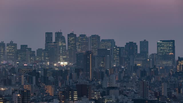 Tokyo,-Japan,-Timelapse---die-Skyline-von-Shinjuku-in-Tokio-gedreht-von-Bunkyo-Civic-Center