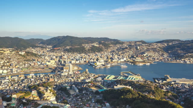 Vídeo-timelapse-de-la-vista-de-skyline-de-la-ciudad-de-Nagasaki-de-la-montaña-de-Inasa-en-Nagasaki,-Japón