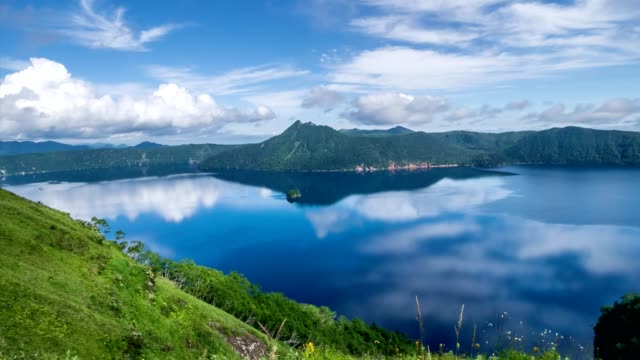 Lake-Mashu-blau