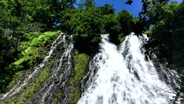 Wasserfall-(OshinKoshin-keine-Taki-Fälle)-im-Shiretoko