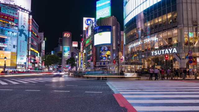 Shibuya-Crossing-in-der-Nacht.-Berühmte-Touristenattraktion.-4K-HDR-Timelapse